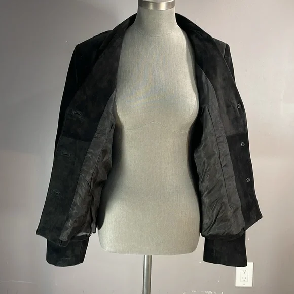 Large Danier suede leather classic black blazer. Quality staple piece. Canadian - Picture 7 of 17